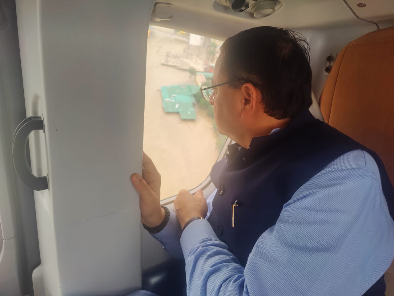 मुख्यमंत्री  धामी ने  यमकेश्वर ब्लॉक में भारी बारिश से प्रभावित क्षेत्र का हवाई निरिक्षण  कर   सचिव आपदा और पौड़ी के को प्रभावित लोगों को जल्द से राहत और सहायता पहुंचाने के निर्देश दिए