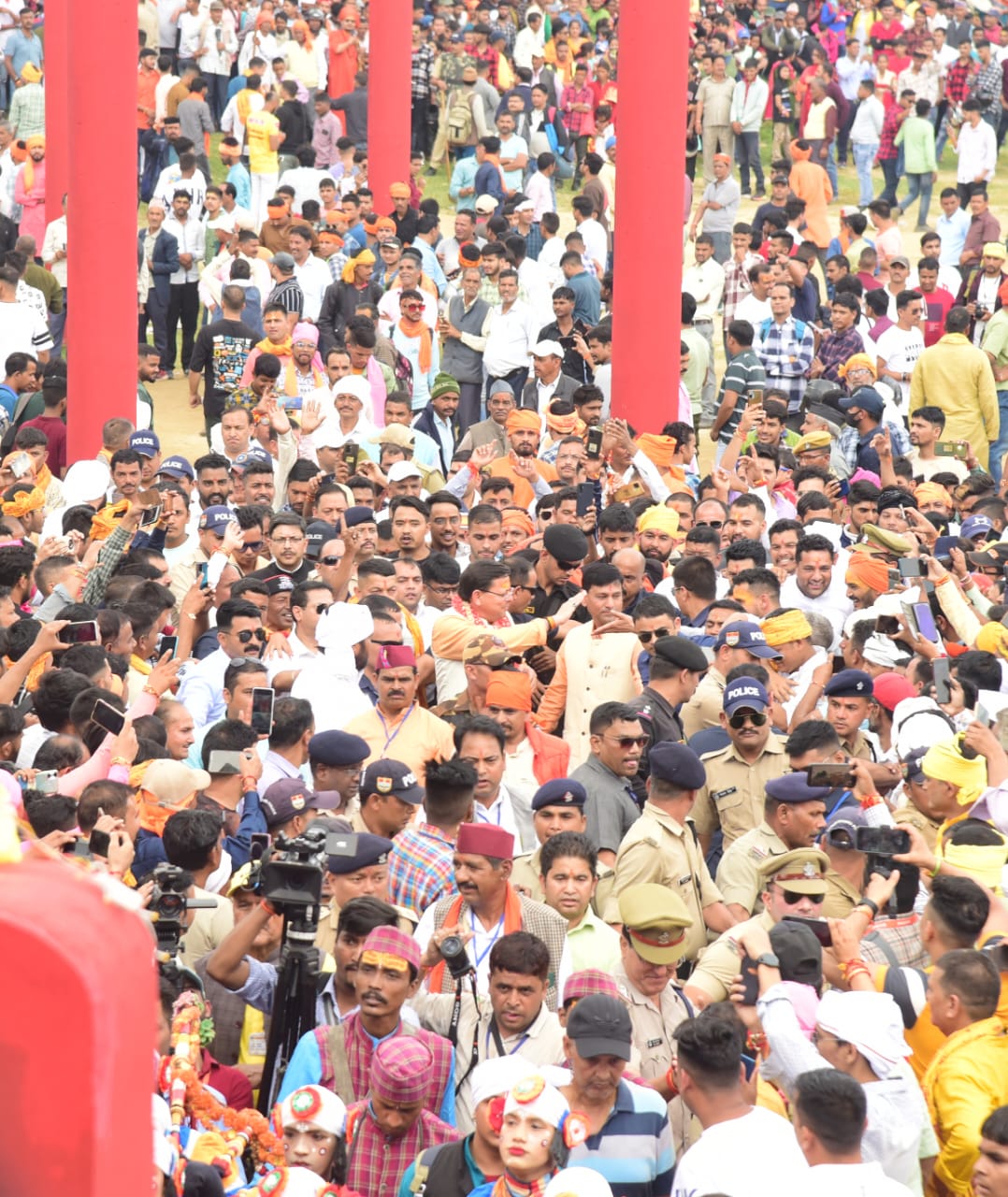 मुख्यमंत्री धामी ने चंपावत जिले के देवीधुरा स्थित मां वाराही धाम में लगने वाले प्रसिद्ध बगवाल मेले में प्रतिभाग किया जाने क्या कुछ रहा ख़ास