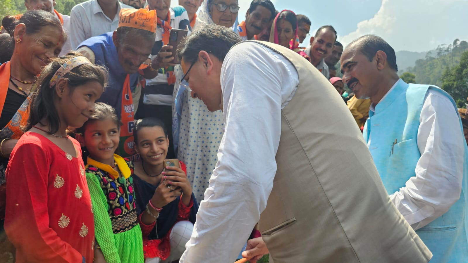 जनसभाओं में उमड़ा था जन सैलाब, हर तरफ था शोर.. फिर से बागेश्वर में कमल खिलाना है… भाई चदन राम दास की पत्नी पार्वती दास जी को विधानसभा पहुंचना है..