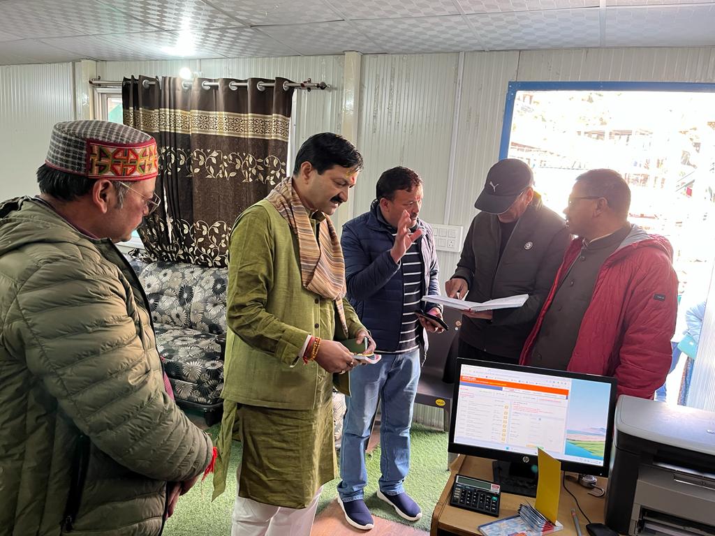 बीकेटीसी अध्यक्ष ने मंदिर भंडार गृह के स्टाक रजिस्टर की भी पड़ताल की तो पूजा काउंटर का भी निरीक्षण भी किया, खजाना कक्ष का भी निरीक्षण कर सभी अधिकारियों कर्मचारियों को पूर्ण मनोयोग से कार्य करने की उम्मीद जताई