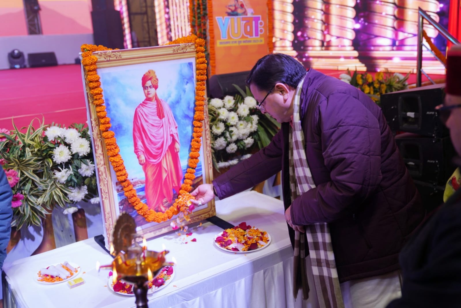 मुख्यमंत्री ने राज्य के विकास खंड कार्यालयों में युवाओं के कौशल विकास हेतु विवेकानंद यूथ कौशल विकास सेल बनाये जाने तथा युवक मंगल दल/महिला मंगल दल के प्रभावी उपयोग हेतु यथा आवश्यक संसाधन उपलब्ध कराएं जाने की घोषणा की