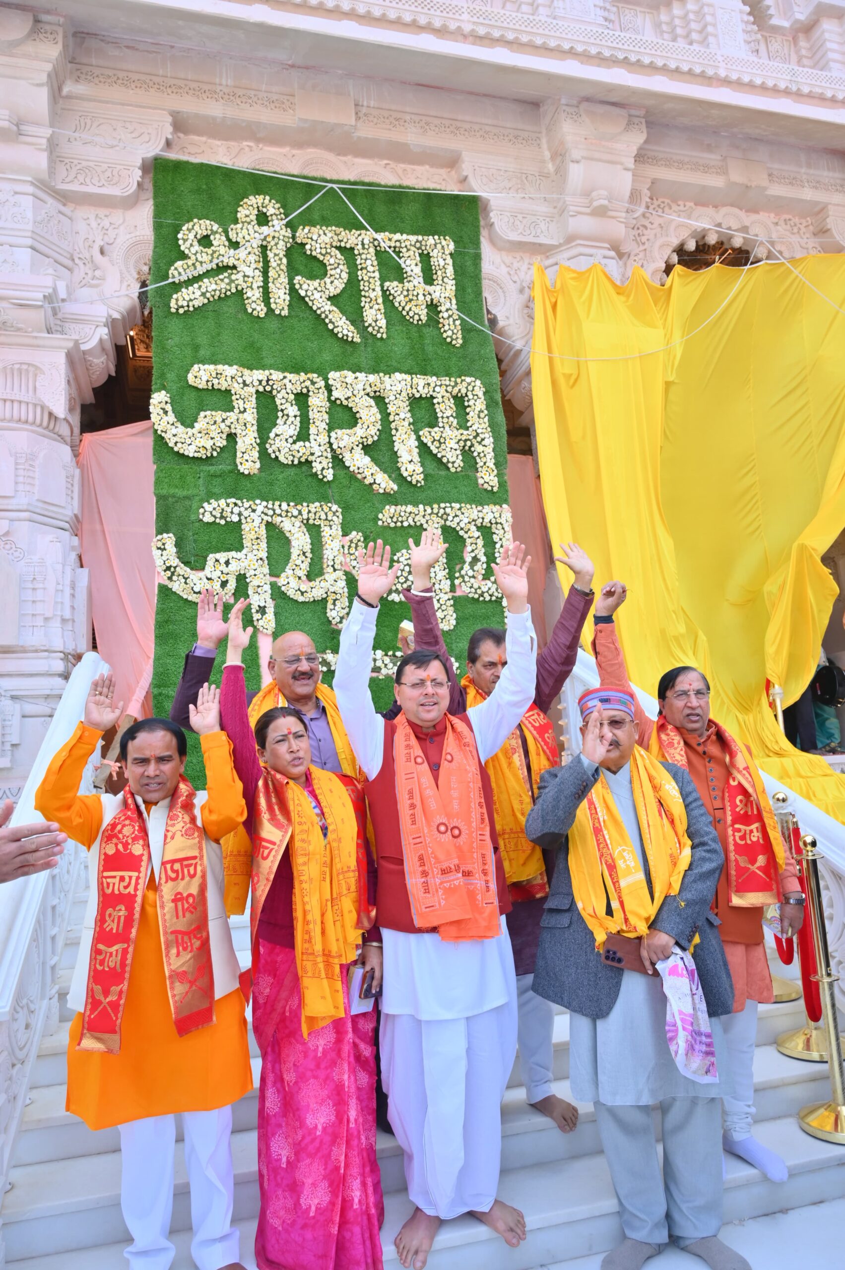 मुख्यमंत्री धामी ने अपने कैबिनेट सहयोगियों के साथ अयोध्या में रामलला के किये दर्शन ,इस दौरान सभी बेहद उत्साहित और भक्ति भाव में डूबे हुए नजर आए