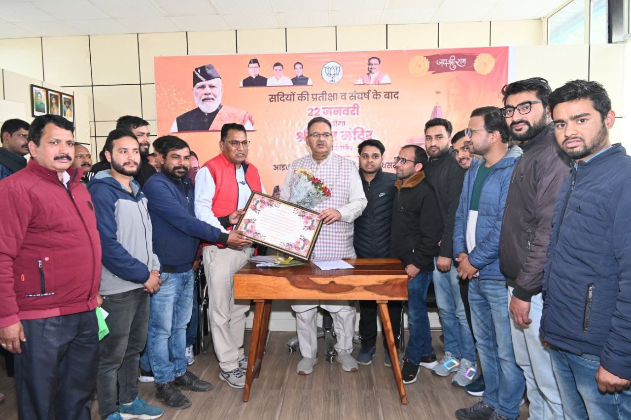 अभ्यर्थियों द्वारा बताया गया कि मंत्री गणेश जोशी का ग्राम्य विकास विभाग के प्रति सकारात्मक सोच एवं अथक प्रयासों से ग्राम विकास अधिकारी सेवा नियमावली 2011 में उल्लेखित छह माह सेवा पूर्व प्रशिक्षण से स्थान पर दो माह का सवैतनिक सेवाकालीन प्रशिक्षण का प्रस्ताव मंत्रीपरिषद द्वारा पारित किया गया।