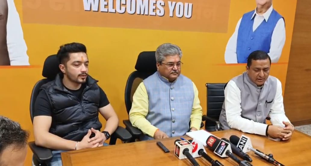 मोदी की गारंटी” उत्तराखंडी गीत हुआ रिलीज, सांसद बलूनी के साथ प्रभारी दुष्यंत गौतम रहे मौजूद