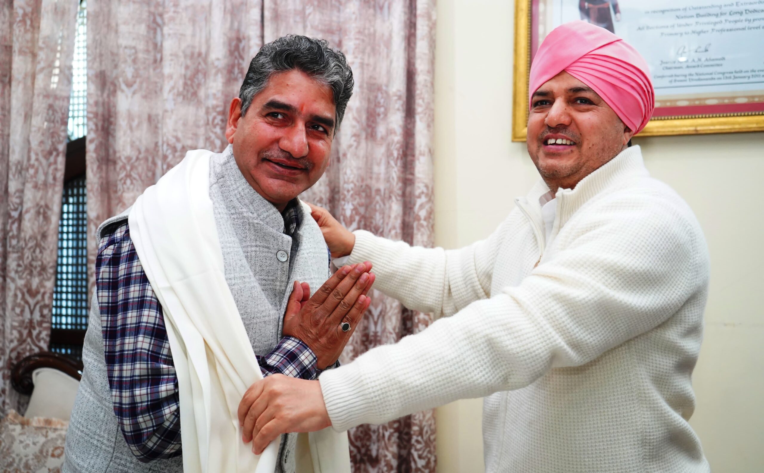 सचिव दीपक कुमार ने श्री दरबार साहिब में माथा टेका और श्रीमहंत देवेन्द्र दास जी महाराज जी से आशीर्वाद प्राप्त किया