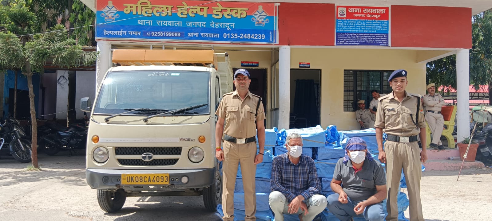 अभियुक्तों के कब्जे से कुल 23 पेटी अवैध अंग्रेजी शराब हुई बरामद