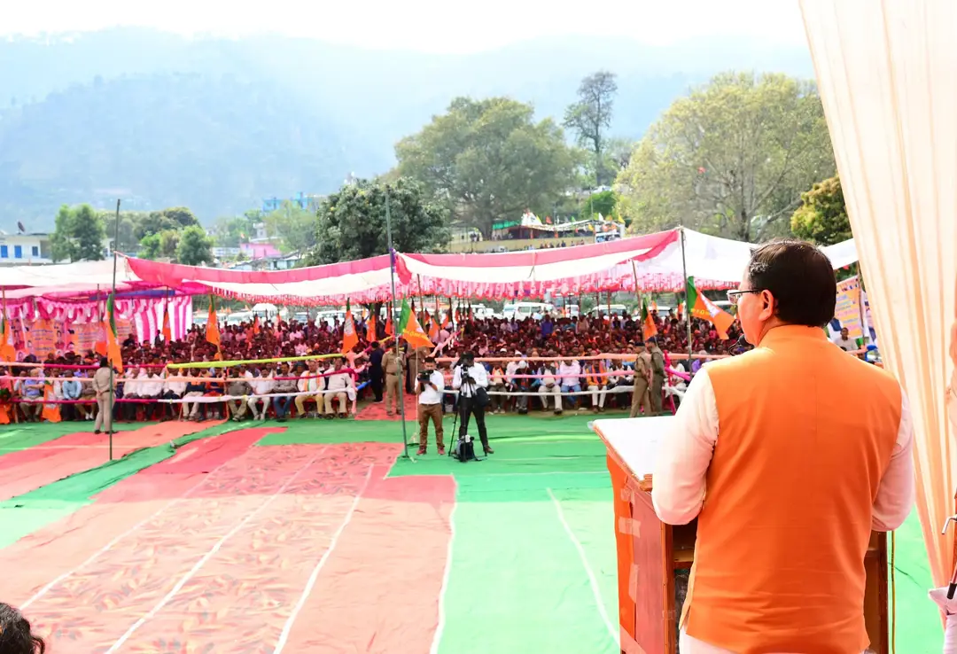 धामी ने कहा कि जिन पार्टियों ने अपने शासनकाल में देश को लूटने का काम किया, जब आज उनसे जवाब मांगा जा रहा है तो वे प्रधानमंत्री को अनाप-शनाप बोल रहे हैं.. लेकिन देश इनकी बातो में आने वाला नहीं है