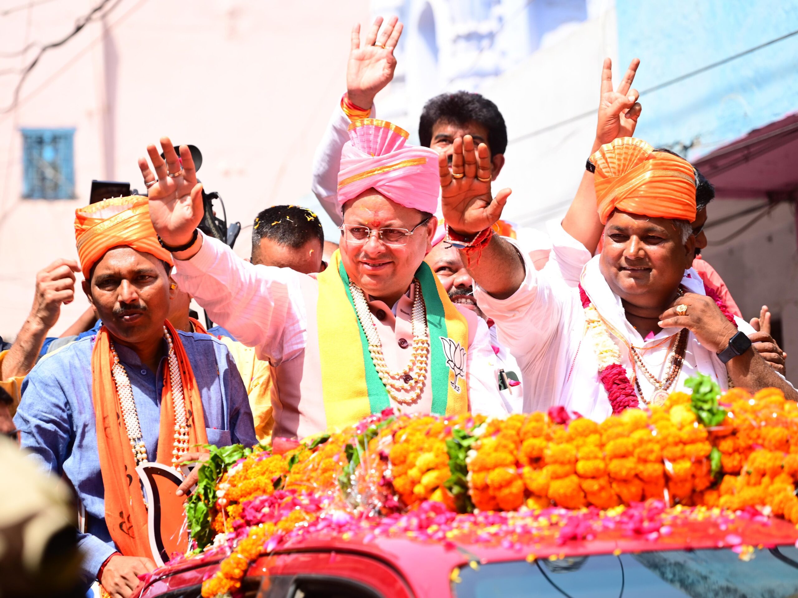 बदायूं से भाजपा के लोकसभा प्रत्याशी दुर्विजय सिंह शाक्य के समर्थन में आयोजित रोड शो में मुख्यमंत्री धामी हुए सम्मिलित