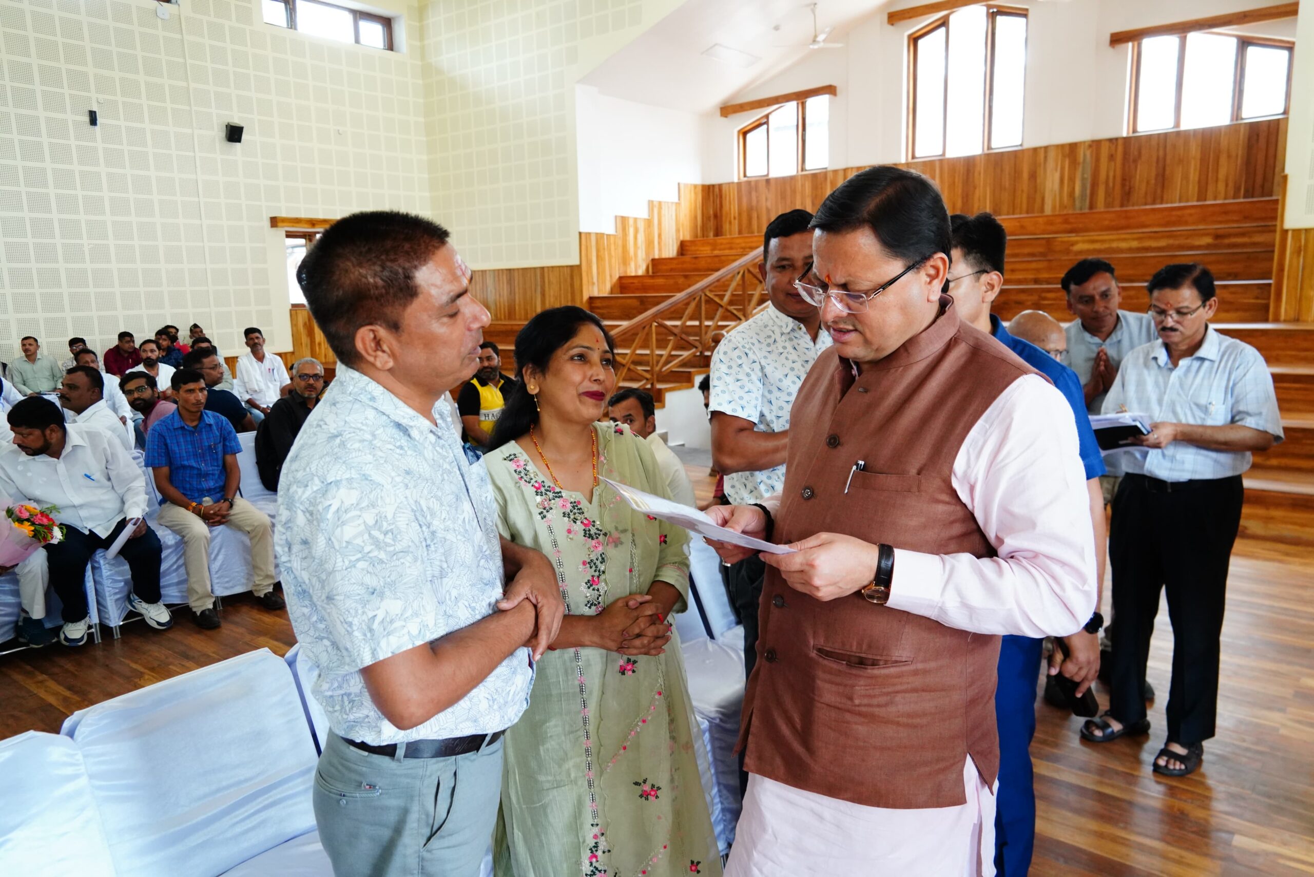मुख्यमंत्री धामी ने जन समस्याएं सुन कर मुख्यमंत्री कार्यालय के अधिकारियों को ये निर्देश दिये