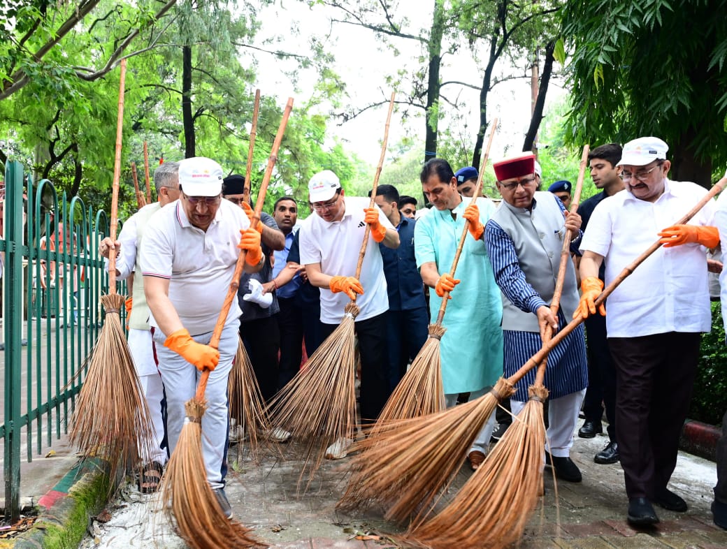 स्वच्छता को बढ़ावा देने के लिए तकनीकी को भी बढ़ावा देना है। जल्द ही सफाई की निगरानी हेतु क्यूआर कोड की व्यवस्था भी शुरू की जाएगी