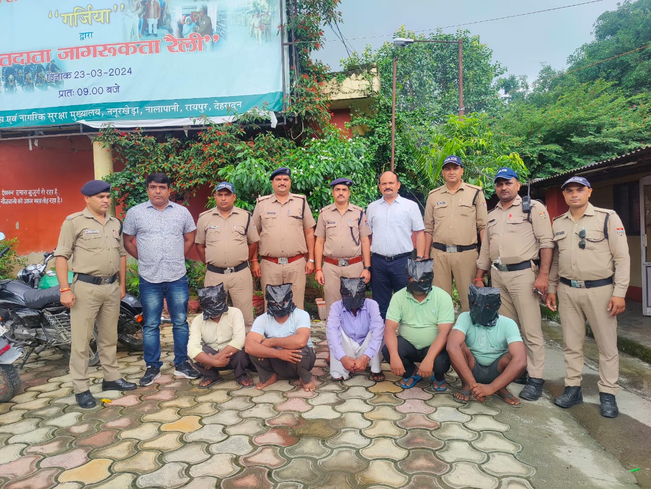 बड़ी खबर नाबालिक बालिका के साथ हुई दुष्कर्म की घटना में शामिल पांचो अभियुक्तो को दून पुलिस ने किया गिरफ्तार