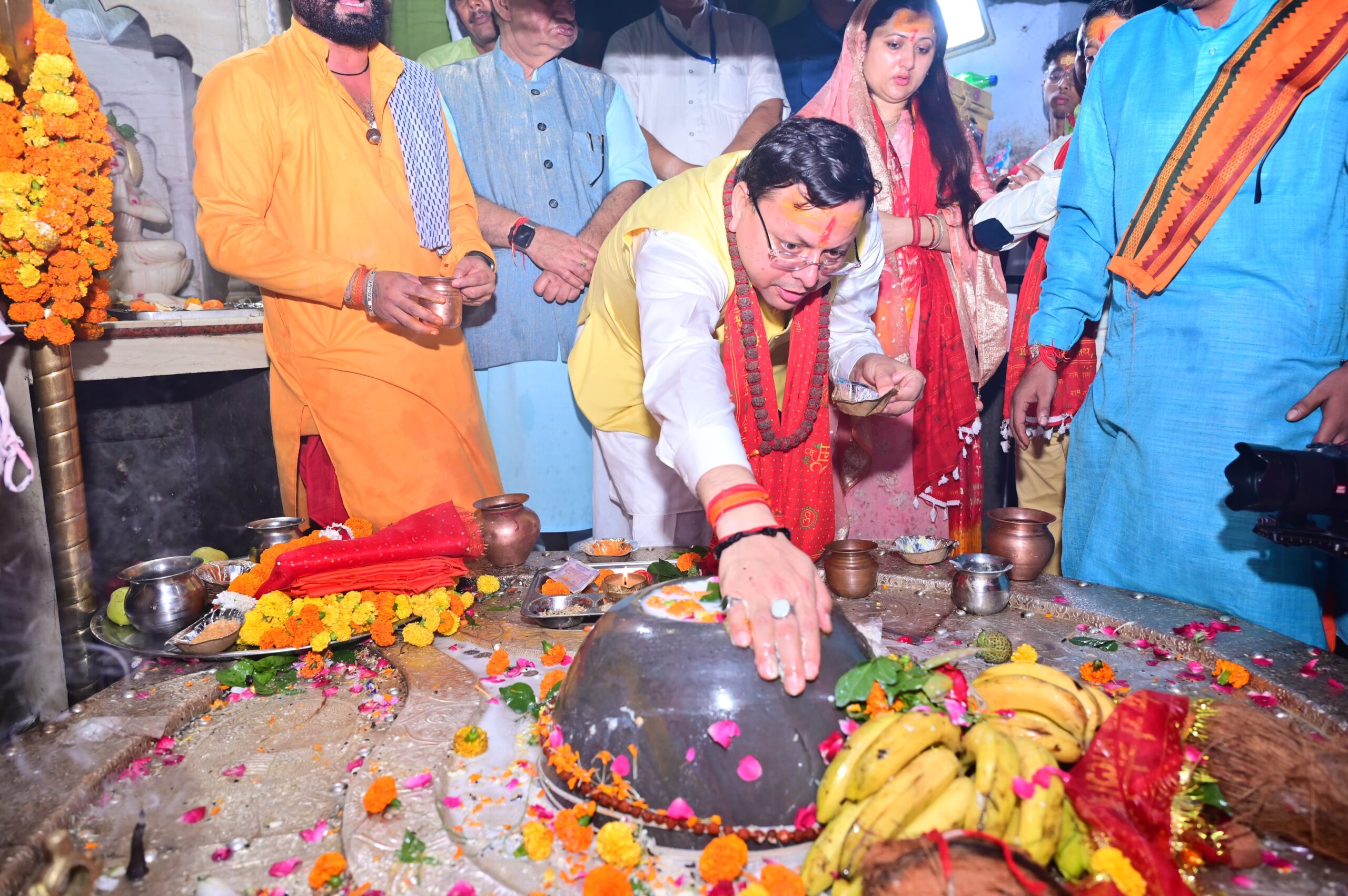 मुख्यमंत्री ने अपने जन्म दिवस पर टपकेश्वर महादेव मंदिर में पूजा-अर्चना कर प्रदेश की खुशहाली और प्रदेशवासियों की सुख समृद्धि की कामना की   