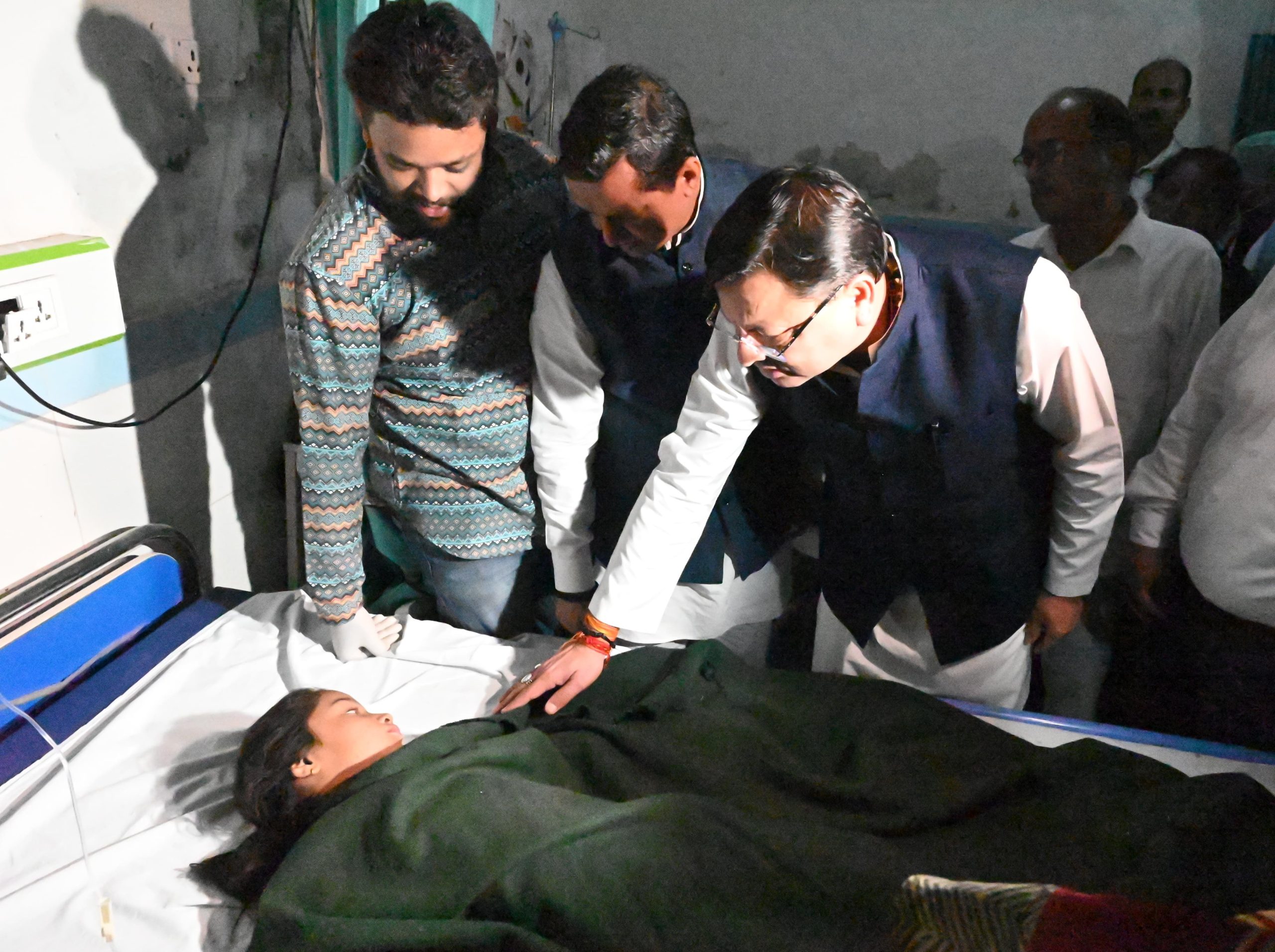 मुख्यमंत्री धामी ने घटना के तुरंत बाद रामनगर पहुचकर घायलों का जाना हालचाल   