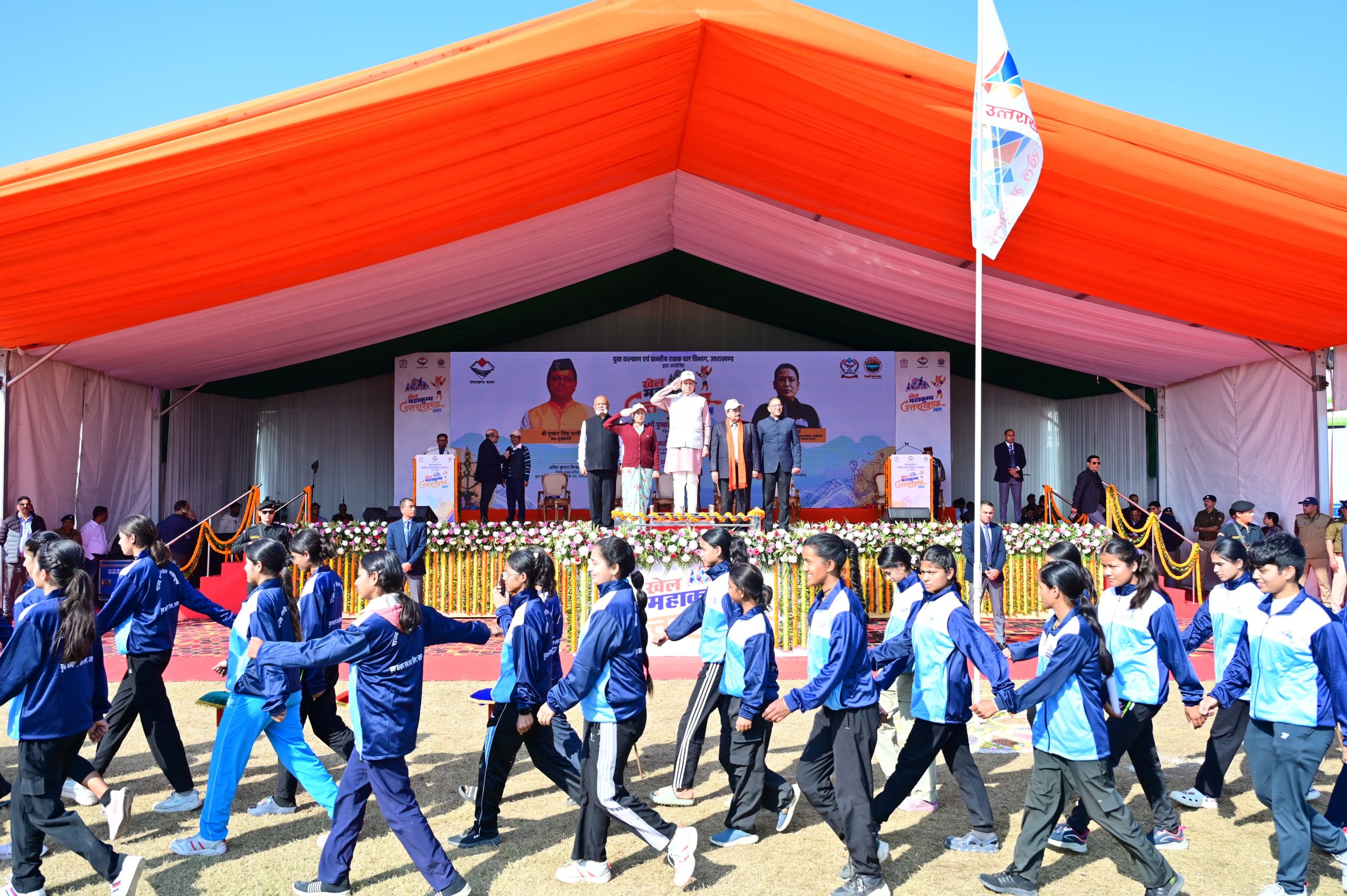 प्रदेश सरकार पढ़ाई के साथ खेलों को प्रोत्साहन देने के लिए मुख्यमंत्री उदयीमान खिलाड़ी उन्नयन योजना के तहत आठ वर्ष की आयु से ही चयनित खिलाड़ियों को 1500 रुपए और 14 से 23 वर्ष तक के खिलाड़ियों को दो हजार रुपए प्रति माह की छात्रवृत्ति के साथ उपकरण खरीदने के लिए प्रतिवर्ष दस हजार रुपए की धनराशि प्रदान कर रही है।