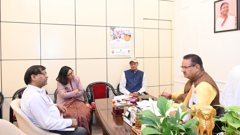 मंत्री जोशी ने अधिकारियों से अपेक्षा की कि वे नए प्रयोगों को बढ़ावा दें, जिससे खेती में आधुनिकता आए और किसान नई तकनीकों को अपनाकर अधिक लाभ कमा सकें