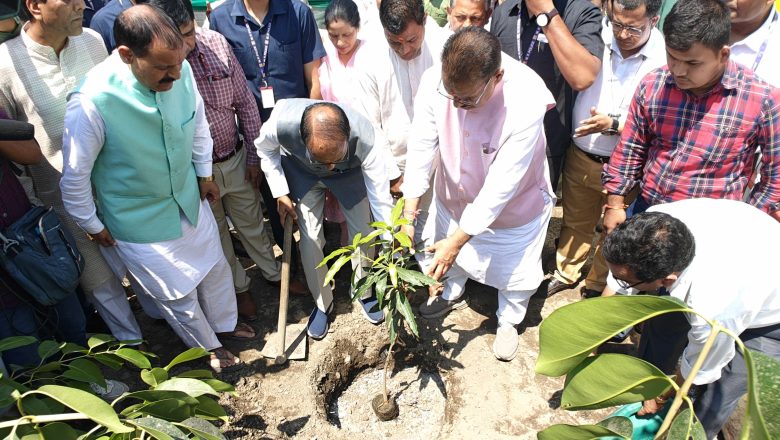 केंद्रीय मंत्री ने चौपाल में किसानों ने बीज, सिंचाई, विपणन, फसल बीमा योजना और कृषि उत्पादों के उचित मूल्य से जुड़ी अपनी बातें रखीं। लीची, बासमती चावल, कटहल और सब्जी उत्पादकों ने भी अपनी समस्याएं साझा कीं और समाधान हेतु सुझाव दिए   