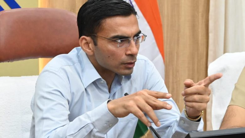 डीएम का सख्त रुख: आवश्यक सेवाएं बाधित करने पर लगेगा एस्मा, विद्युत आपूर्ति बनाए रखने के निर्देश, जनहित सर्वोपरि