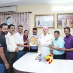 उत्तरांचल प्रेस क्लब अध्यक्ष भूपेन्द्र कंडारी व अन्य पदाधिकारियों ने शिक्षा, स्वास्थ्य एवम् सामाजिक कल्याण के कार्यों में उल्लेखनीय योगदान के लिए श्रीमहंत देवेन्द्र दास जी महाराज जी को प्रेस क्लब की ओर से स्मृति चिन्ह भेंट कर सम्मानित किया   