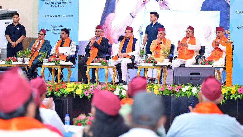 मुख्यमंत्री धामी ने कहा कि प्रधानमंत्री मोदी के नेतृत्व में राज्य सरकार इकॉनमी, इकोलॉजी और टेक्नोलॉजी में समन्वय के साथ ग्रीन एनर्जी को बढ़ावा देने का कार्य कर रही है