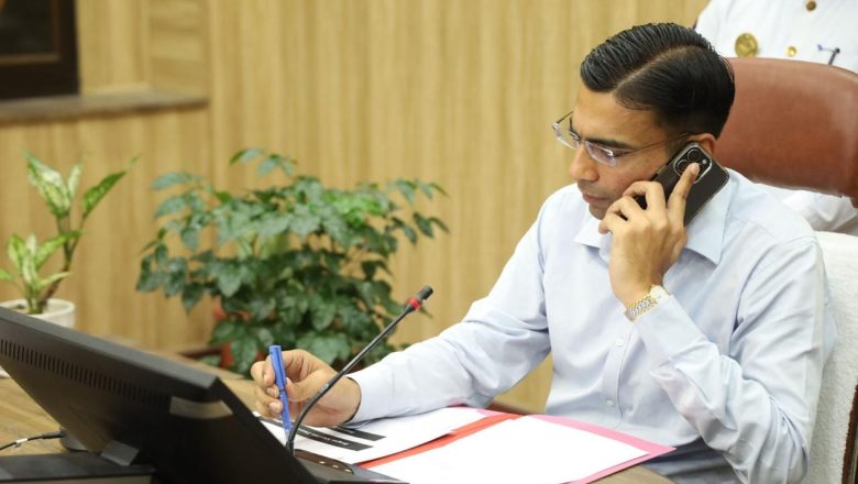 डीएम सविन बंसल द्वारा कांवली में दैवीय आपदा के कारण अरविन्द पुत्र प्रेम लाला की मृत्यु होने पर उनके पत्नी मीना देवी को 4.00 लाख की अनुग्रह सहायता राशि प्रदान की गई