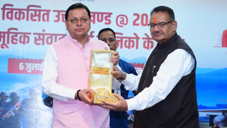 मुख्यमंत्री ने कहा कि हमारा प्रदेश देवभूमि के साथ साथ वीरभूमि भी है, क्योंकि हमारे प्रदेश का लगभग हर परिवार सेना से जुड़ा हुआ है   