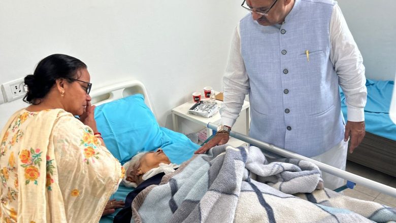खूंखार राॅटविलर कुत्तों के हमले में गम्भीर घायल कौशल्या देवी का उपचार श्री महंत इन्दिरेश अस्पताल में चल रहा है। कुत्तों के हमले में कौशल्या देवी बेहर गम्भीर रूप से घायल हो गई थीं।      