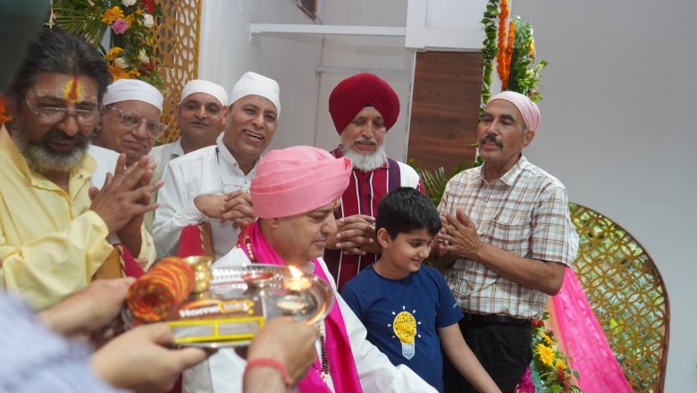 दूर-दराज से आई संगतों ने श्री दरबार साहिब में अरदास कर श्री झंडे जी पर माथा टेका। पूरे परिसर में भक्ति और भव्यता का दिव्य संगम देखने को मिला।