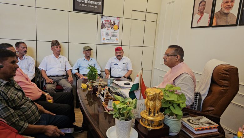 पूर्व सैनिक लगाएँगे दो लाख पौधे, हरेला पर्व पर पर्यावरण संरक्षण का निभाएंगे संकल्प सैनिक कल्याण मंत्री गणेश जोशी ने पूर्व सैनिकों से हरेला पर्व पर सक्रिय भागीदारी कर प्रदेशभर में दो लाख पौधे लगाने का आह्वान किया, ताकि हरियाली बढ़े और पर्यावरण सरंक्षण को बल मिले।