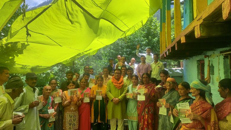 महेंद्र राणा ने कहा आप लोगों के सहयोग एवं आर्शीवाद की जरूरत है। आने वाली 28 तारीख को मेरे चुनाव चिहन उगता सूरज पर मोहर लगाकर अपना मतरूपी आर्शीवाद प्रदान करें।