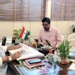 कारगिल विजय दिवस पर तैयारियों को लेकर बैठक करते सैनिक कल्याण मंत्री गणेश जोशी   