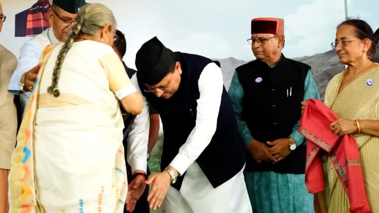 धामी सरकार ने 60 वर्ष से अधिक उम्र के पूर्व सैनिकों और वीर नारियों को बद्रीनाथ धाम की निःशुल्क यात्रा की सुविधा दी, सेवा के बाद श्रद्धा का सम्मान