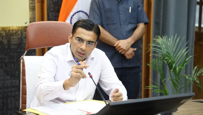 आदेशों की अवहेलना पर डीएम सविन बंसल ने राजस्व कानूनगो राहुल देव को किया तत्काल निलंबित