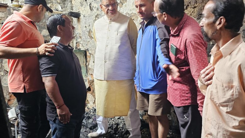 आगजनी की सूचना मिलते ही तुरंत मौके पर पहुंचे कैबिनेट मंत्री गणेश जोशी, पूनम देवी के घर का किया निरीक्षण, हरसंभव मदद का दिलाया भरोसा