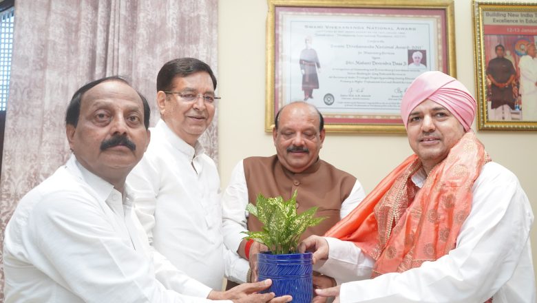 श्री दरबार साहिब की परंपरा के अनुसार प्रतिनिधिमंडल का स्वागत किया गया। भेंटवार्ता के दौरान स्वास्थ्य, चिकित्सा, शिक्षा एवं जनकल्याण से जुड़े समसामयिक विषयों पर विचार-विमर्श हुआ