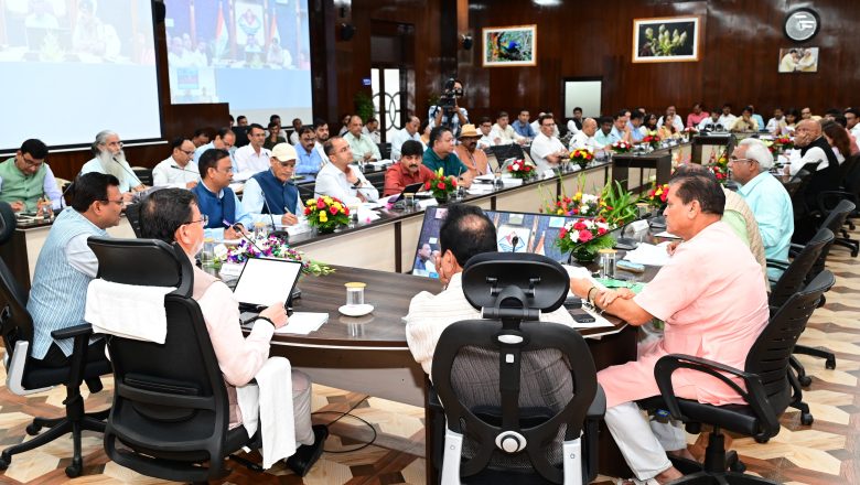 विधानसभा क्षेत्रों की विभिन्न जन समस्याओं के समाधान के लिए अधिकारी विधायकगणों से निरंतर संवाद करें:धामी