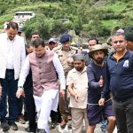 लगातार तीसरे दिन आपदा प्रभावित क्षेत्र में डटे सीएम धामी, शुक्रवार को प्रभावित क्षेत्र में बिजली, पानी, संचार नेटवर्क बहाल