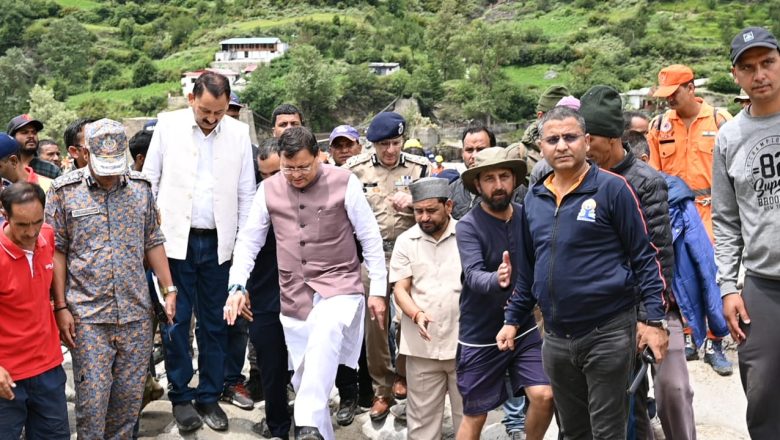 लगातार तीसरे दिन आपदा प्रभावित क्षेत्र में डटे सीएम धामी, शुक्रवार को प्रभावित क्षेत्र में बिजली, पानी, संचार नेटवर्क बहाल