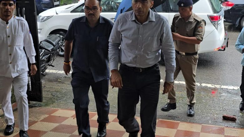 जिले में मूसलाधार बारिश से जनजीवन अस्त-व्यस्त; प्रातःकाल से ही ग्राउंड जीरो पर पहुंचे डीएम, हालातों का लिया बारीकी से जायजा
