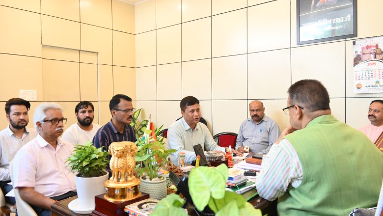 मंत्री जोशी ने निर्देश दिए कि बरसात से क्षतिग्रस्त हुए सड़क मार्गों एवं पुलों के पुनर्निर्माण के कार्यों को शीघ्रता से पूर्ण किया जाए   