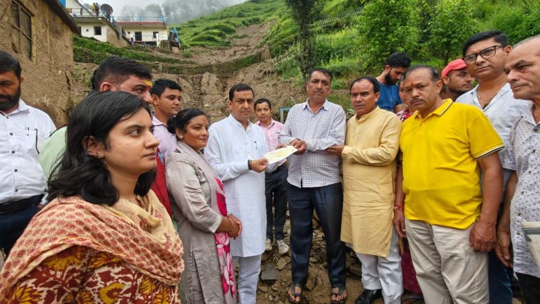 सांसद बलूनी ने आपदा राहत शिविरों में रह रहे प्रभावित नागरिकों, माताओं एवं बहनों से भेंट कर उनका कुशलक्षेम जाना      