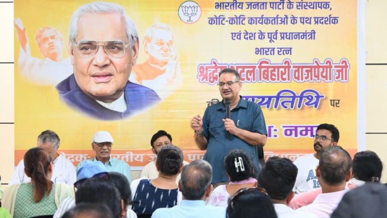 अटल बिहारी वाजपेयी ने कारगिल युद्ध में शहीद हुए सैनिकों के परिजनों को गैस एजेन्सी एवं पेट्रोल पम्प आवंटित किये ताकि उनके परिवारजन सम्मान के साथ अपना जीवन-यापन कर सके : जोशी