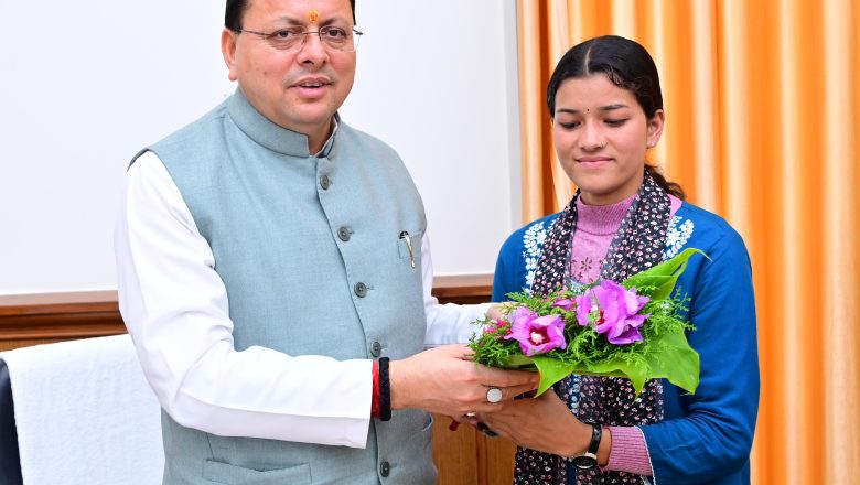 मुख्यमंत्री ने सारकोट की ग्राम प्रधान को बधाई देते हुए कहा कि अवगत कराई गई सभी समस्यायों का उचित समाधान किया जाएगा