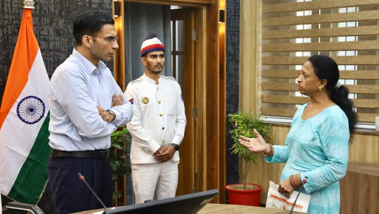 गुंडा एक्ट के तहत पहली बार सीधे जिलाधिकारी ने संभाली कमान, कहा – असहाय विधवा महिला की सुरक्षा सर्वोपरि, न्यायालय की देहरी तक पहुँचने से पहले ही कलेक्ट्रेट बना न्याय का मंदिर
