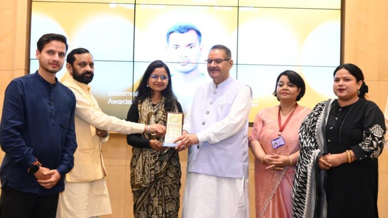 कैबिनेट मंत्री गणेश जोशी ने लीडरशिप एक्सीलेंसी अवॉर्डस समारोह में उत्कृष्ट कार्य करने वाले युवाओं और सामाजिक नेताओं को सम्मानित कर कहा– “संकल्प और सत्यनिष्ठा से असंभव भी संभव”