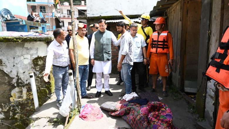 मुख्यमंत्री पुष्कर सिंह धामी ने जनपद की बड़कोट तहसील के स्यानाचट्टी में आपदा प्रभावित क्षेत्र का किया स्थलीय निरीक्षण