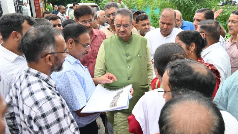 कैबिनेट मंत्री गणेश जोशी ने कंडोली पहुँचकर रिस्पना-बिंदाल एलिवेटेड परियोजना का किया स्थलीय निरीक्षण, प्रभावित मकानों के सर्वे को न्यायसंगत ढंग से दोबारा कराने के दिए निर्देश