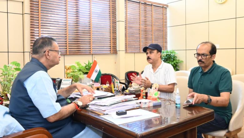 बरसात से बाधित प्रधानमंत्री ग्राम सड़क योजना की सड़कों की समीक्षा करते हुए ग्राम्य विकास मंत्री गणेश जोशी ने दिए अधिकारियों को युद्धस्तर पर कार्य कर अवरुद्ध मार्गों को खोलने के स्पष्ट निर्देश