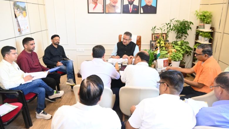 कैबिनेट मंत्री गणेश जोशी ने मसूरी विधानसभा क्षेत्र में सिंचाई विभाग की योजनाओं की समीक्षा कर अधिकारियों को समय पर कार्य पूरे करने के दिए सख्त निर्देश