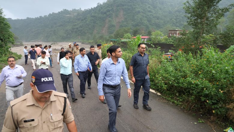 आपदा की सबसे कठिन घड़ी में जिलाधिकारी सविन बंसल बने जनता की सबसे बड़ी ताक़त, लगातार ग्राउंड जीरो पर रहकर लोगों की सुरक्षा और राहत सुनिश्चित की।