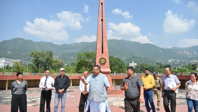 मंत्री जोशी ने कहा कि इस भव्य धाम में उत्तराखंड के 1734 शहीदों के आंगन की मिट्टी और गंगा, यमुना सहित कई पवित्र नदियों का जल सम्मिलित किया गया है, जिससे यह स्थल आध्यात्मिक एवं सांस्कृतिक दृष्टि से भी महत्वपूर्ण बनता है